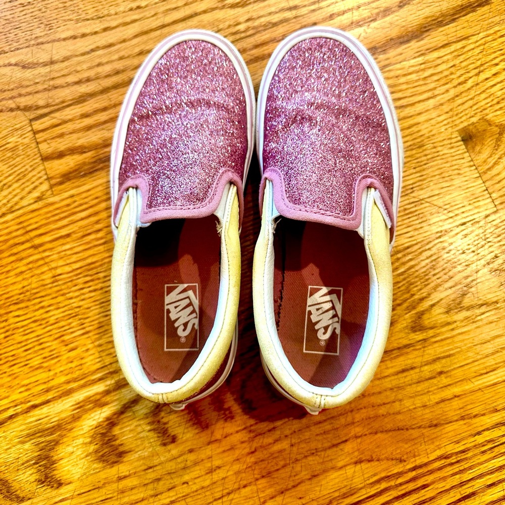 Vans - Kids Slip-On V Shoe in glitter pink